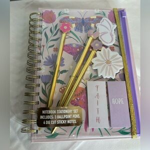 💜🦋NWT Floral Notebook Stationery Set with Gold Pens